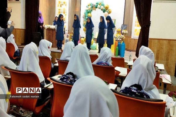 جشن شکوفه ها در دبستان حضرت خدیجه مصلی نژاد