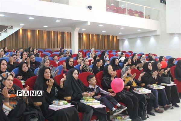 جشن شکوفه‌ها دبستان شهدای نیروگاه در سالن همایش فرهنگسرای نصرت