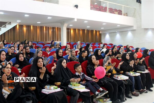 جشن شکوفه‌ها دبستان شهدای نیروگاه در سالن همایش فرهنگسرای نصرت
