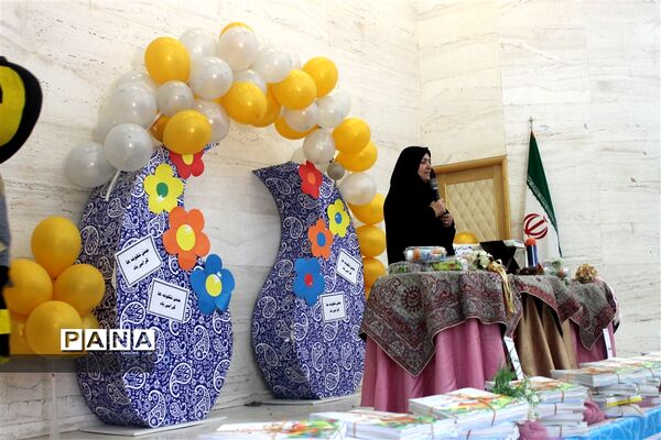 جشن شکوفه‌ها دبستان شهدای نیروگاه در سالن همایش فرهنگسرای نصرت