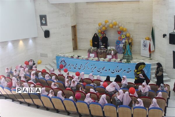جشن شکوفه‌ها دبستان شهدای نیروگاه در سالن همایش فرهنگسرای نصرت