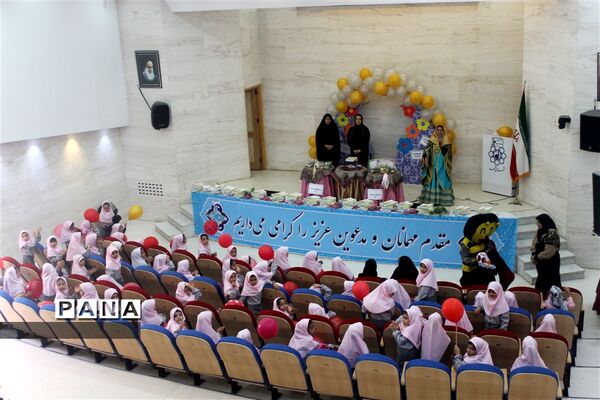 جشن شکوفه‌ها دبستان شهدای نیروگاه در سالن همایش فرهنگسرای نصرت