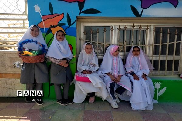 برگزاری جشن شکوفه ها در دبستان کوثرشهر جوادآباد