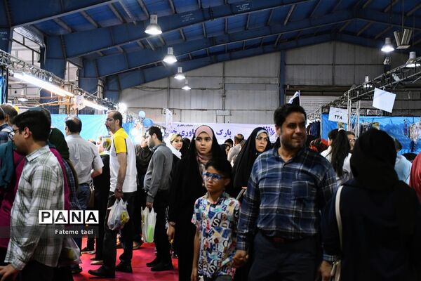 نمایشگاه نوشت افزار، کیف و کفش ویژه بازگشایی مدارس در اهواز