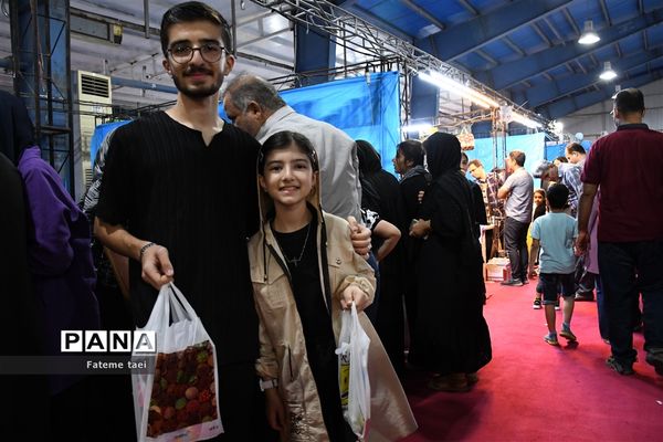 نمایشگاه نوشت افزار، کیف و کفش ویژه بازگشایی مدارس در اهواز