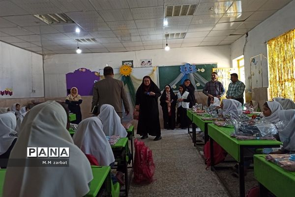 نواختن زنگ آغاز تحصیل شکوفه‌ها در دبستان پروین اعتصامی آبادان