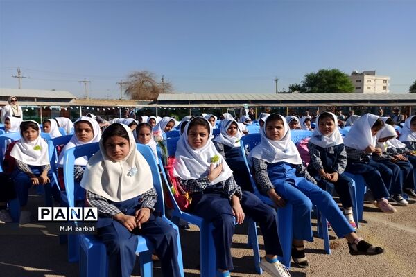 نواختن زنگ آغاز تحصیل شکوفه‌ها در دبستان پروین اعتصامی آبادان