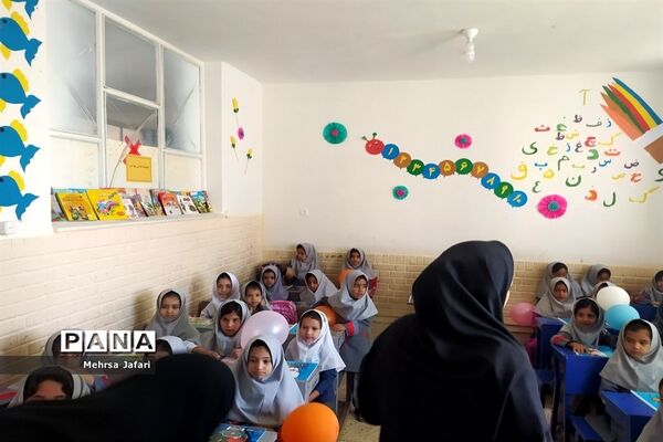 جشن شکوفه ها در دبستان فضیلت کاشمر