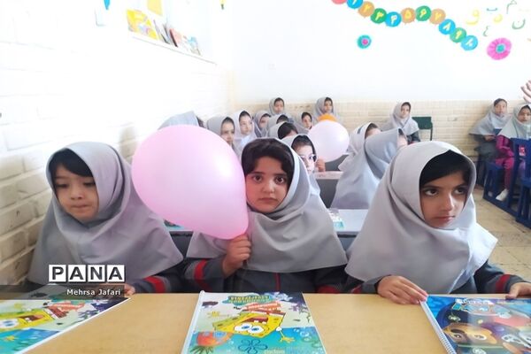 جشن شکوفه ها در دبستان فضیلت کاشمر