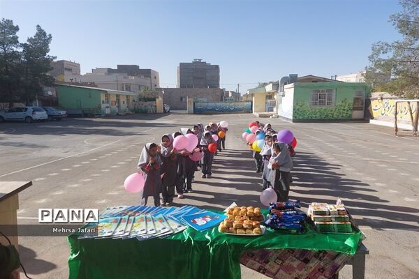 جشن شکوفه ها در دبستان فضیلت کاشمر