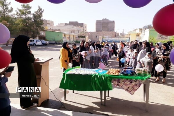 جشن شکوفه ها در دبستان فضیلت کاشمر