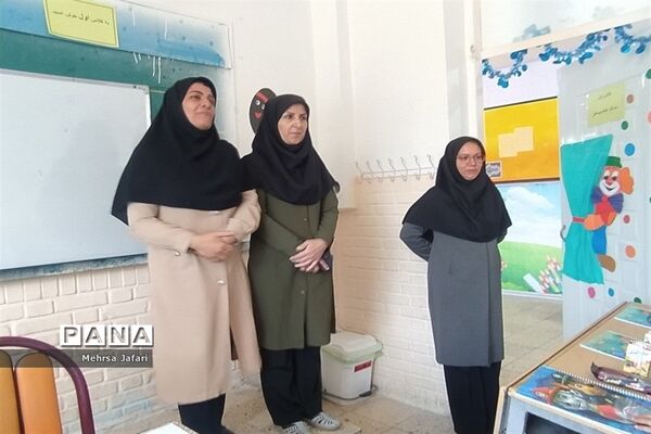 جشن شکوفه ها در دبستان فضیلت کاشمر