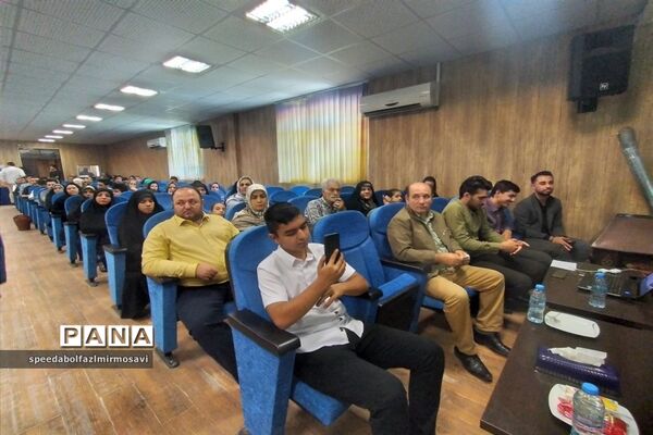 مراسم تقدیر از دانش‌آموزان، معلمان  و معلمان بازنشسته برتر دبیرستان شهید کهن شهرستان‌قدس
