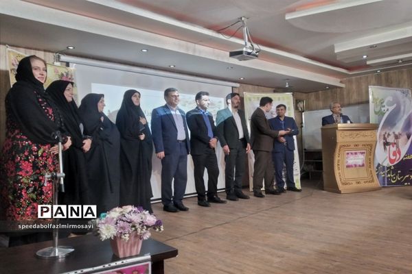 مراسم تقدیر از دانش‌آموزان، معلمان  و معلمان بازنشسته برتر دبیرستان شهید کهن شهرستان‌قدس