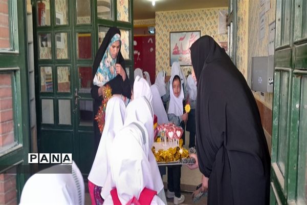 آیین «جشن شکوفه ها» در شهرستان بام و صفی آباد