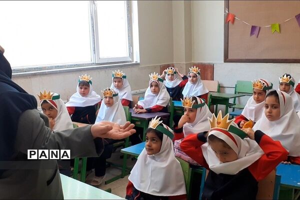 جشن شکوفه‌ها در مدارس رودهن