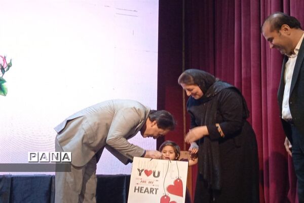 مراسم تقدیر از پرسنل  فوریت‌های پزشکی در روز اورژانس در محمودآباد