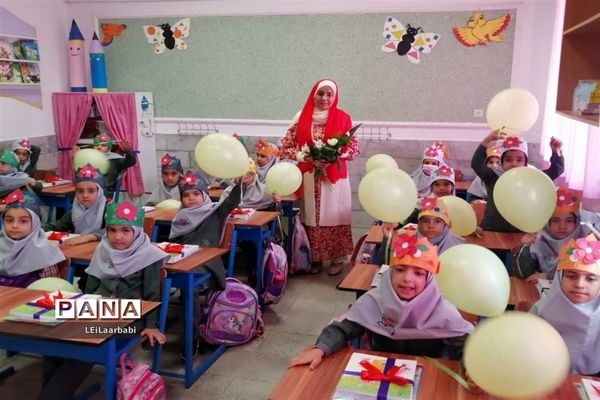 مراسم جشن شکوفه‌ها در مدارس ابرکوه
