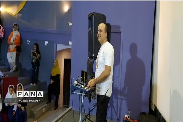 جشن شکوفه‌ها در دبستان شهدای فرهنگی ناحیه۷ مشهد مقدس