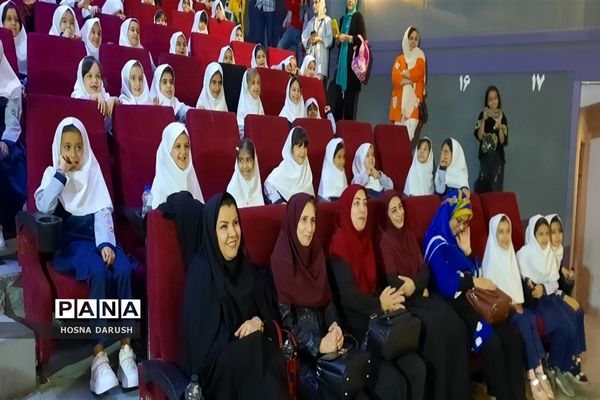 جشن شکوفه‌ها در دبستان شهدای فرهنگی ناحیه۷ مشهد مقدس