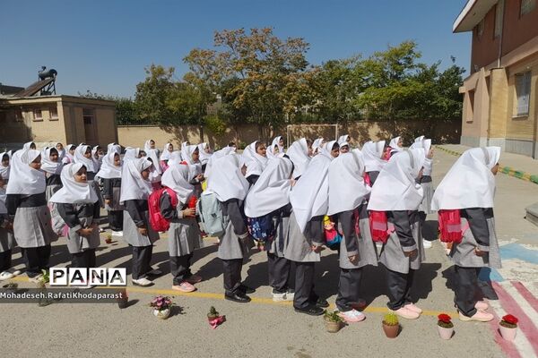 جشن شکوفه‌ها در دبستان دخترانه شادروان سمانه بنی هاشم