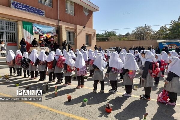 جشن شکوفه‌ها در دبستان دخترانه شادروان سمانه بنی هاشم