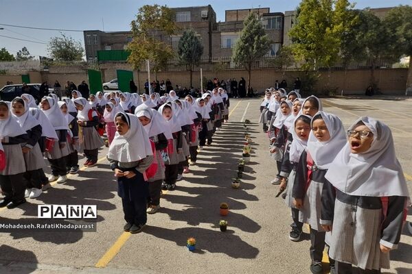 جشن شکوفه‌ها در دبستان دخترانه شادروان سمانه بنی هاشم