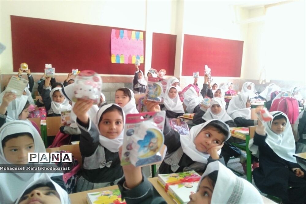 جشن شکوفه‌ها در دبستان دخترانه شادروان سمانه بنی هاشم