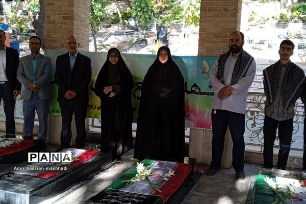 غبارروبی مزار شهدا توسط کارکنان آموزش و پرورش رودهن