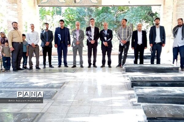 غبارروبی مزار شهدا توسط کارکنان آموزش و پرورش رودهن