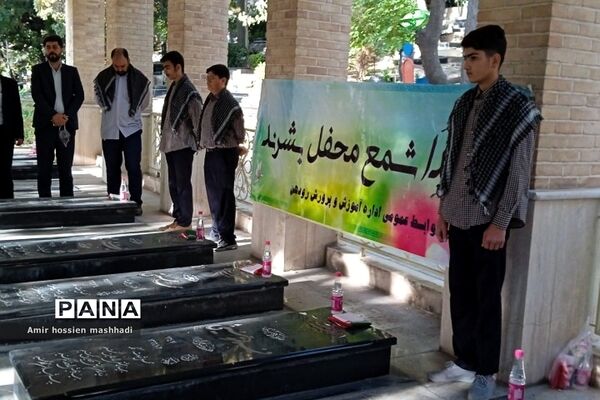 غبارروبی مزار شهدا توسط کارکنان آموزش و پرورش رودهن