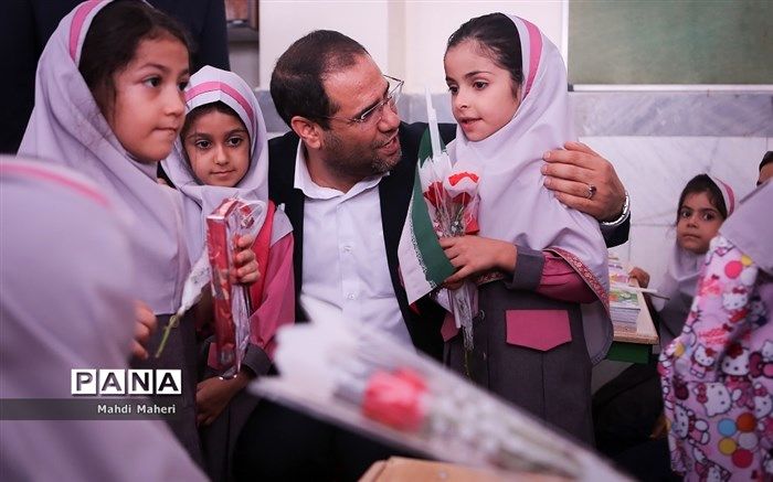 اگر کودکان شاد و با امید باشند  ایران هم شاد و با امید خواهد بود