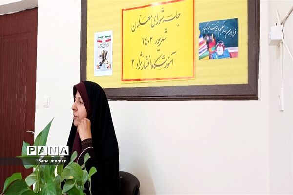 جلسه اختصاصی دبیران وبسته‌بندی کتب درسی در دبستان افشارنژاد ۲