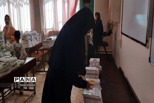 جلسه اختصاصی دبیران وبسته‌بندی کتب درسی در دبستان افشارنژاد ۲