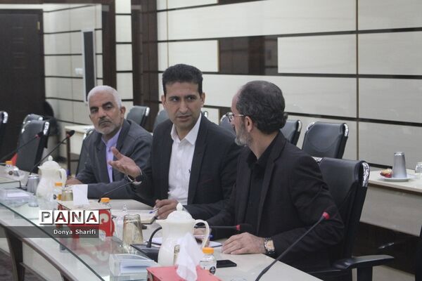 جلسه برنامه‌ریزی نمایشگاه هفته دفاع مقدس در آموزش و پرورش استان بوشهر