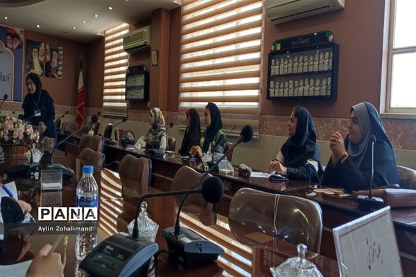 جلسه آموزشی خبر‌نویسی ویژه طرح هر مدرسه یک خبرنگار در شهرستان رباط‌کریم