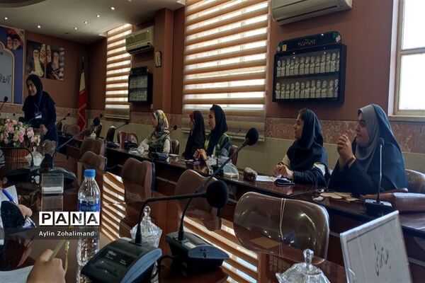 جلسه آموزشی خبر‌نویسی ویژه طرح هر مدرسه یک خبرنگار در شهرستان رباط‌کریم
