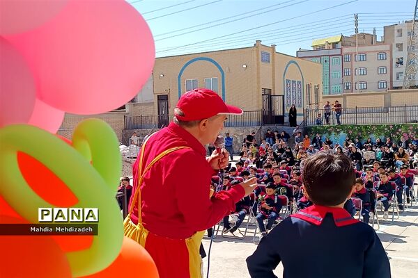 برگزاری جشن شکوفه‌ها در دبستان حاج تقی احدیان ناحیه ۶ مشهد مقدس همزمان با مدارس سراسر کشور