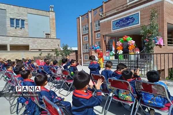 برگزاری جشن شکوفه‌ها در دبستان حاج تقی احدیان ناحیه ۶ مشهد مقدس همزمان با مدارس سراسر کشور