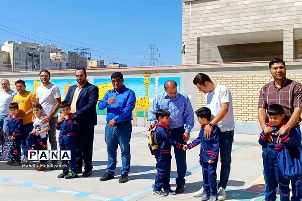 برگزاری جشن شکوفه‌ها در دبستان حاج تقی احدیان ناحیه ۶ مشهد مقدس همزمان با مدارس سراسر کشور