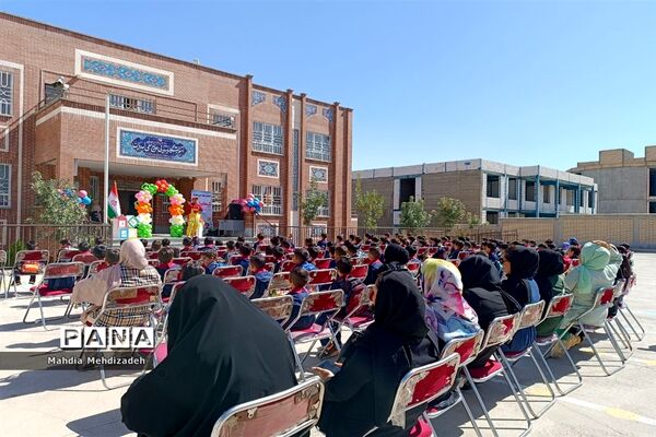 برگزاری جشن شکوفه‌ها در دبستان حاج تقی احدیان ناحیه ۶ مشهد مقدس همزمان با مدارس سراسر کشور