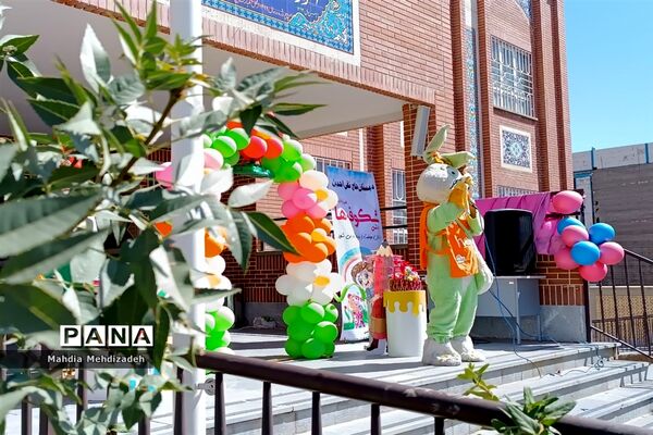 برگزاری جشن شکوفه‌ها در دبستان حاج تقی احدیان ناحیه ۶ مشهد مقدس همزمان با مدارس سراسر کشور