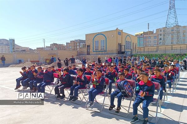 برگزاری جشن شکوفه‌ها در دبستان حاج تقی احدیان ناحیه ۶ مشهد مقدس همزمان با مدارس سراسر کشور