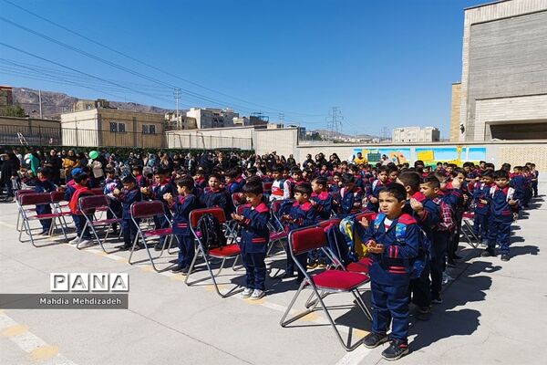 برگزاری جشن شکوفه‌ها در دبستان حاج تقی احدیان ناحیه ۶ مشهد مقدس همزمان با مدارس سراسر کشور