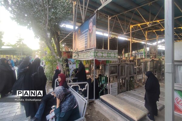 برگزاری مراسم زادروز شهیداصغرپاشاپور در گلزار شهدای تهران