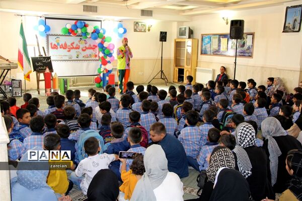 برگزاری جشن شکوفه‌ها در دبستان ولایت ۱ ناحیه ۲ یزد