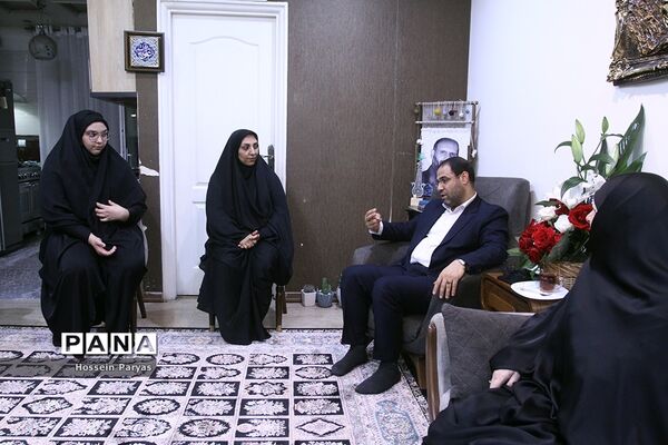 دیدار وزیر آموزش و پرورش با خانواده شهید مدافع امنیت، شهید پوریا احمدی