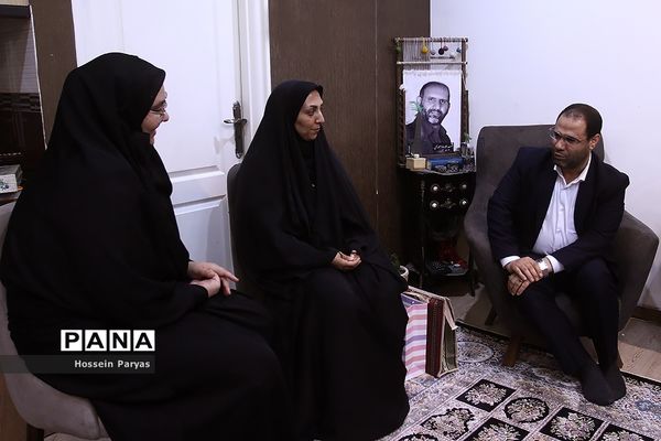 دیدار وزیر آموزش و پرورش با خانواده شهید مدافع امنیت، شهید پوریا احمدی