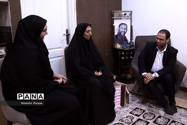 دیدار وزیر آموزش و پرورش با خانواده شهید مدافع امنیت، شهید پوریا احمدی
