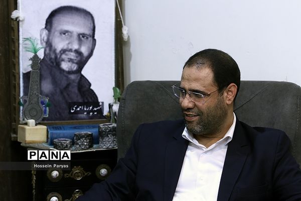 دیدار وزیر آموزش و پرورش با خانواده شهید مدافع امنیت، شهید پوریا احمدی
